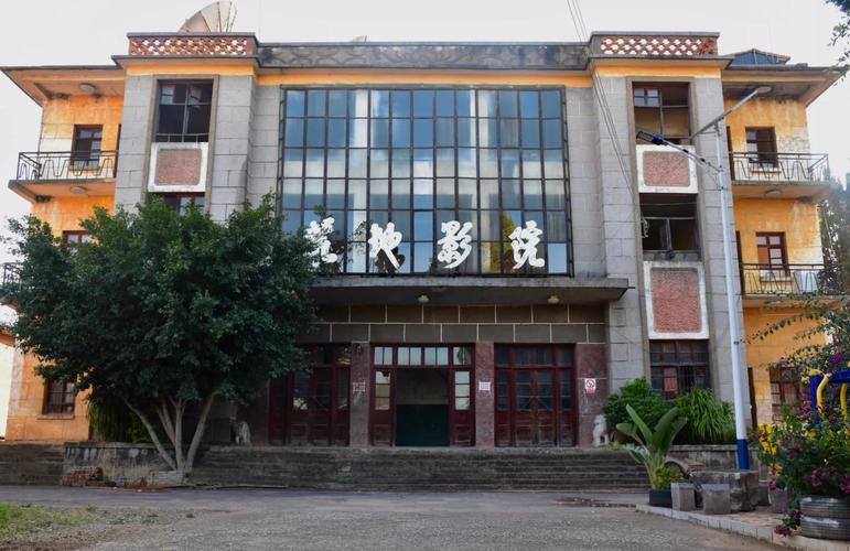 亚洲少妇自拍一区的相关介绍